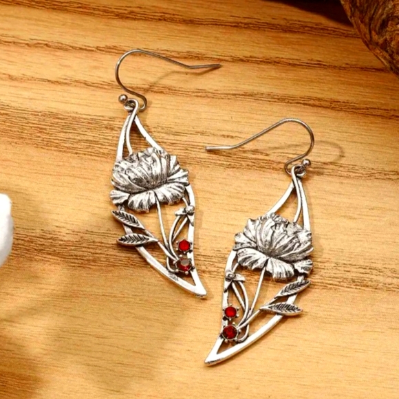 WORLD MARKET " SIMPLY NATURE" BOHO DANGLE EARRINGS NWOT - Picture 1 of 7